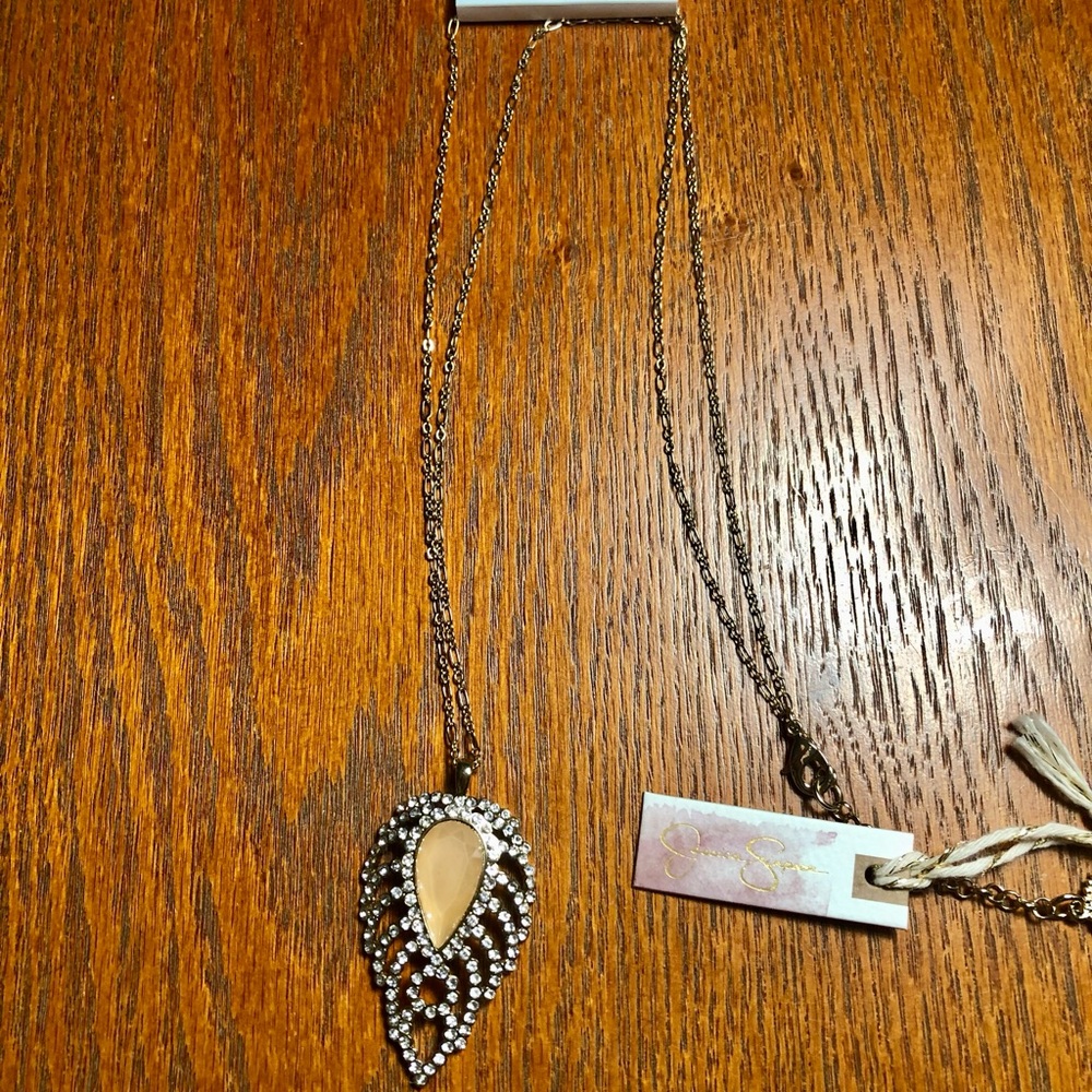 Rhinestone Feather Pendant Necklace with Peach Stone